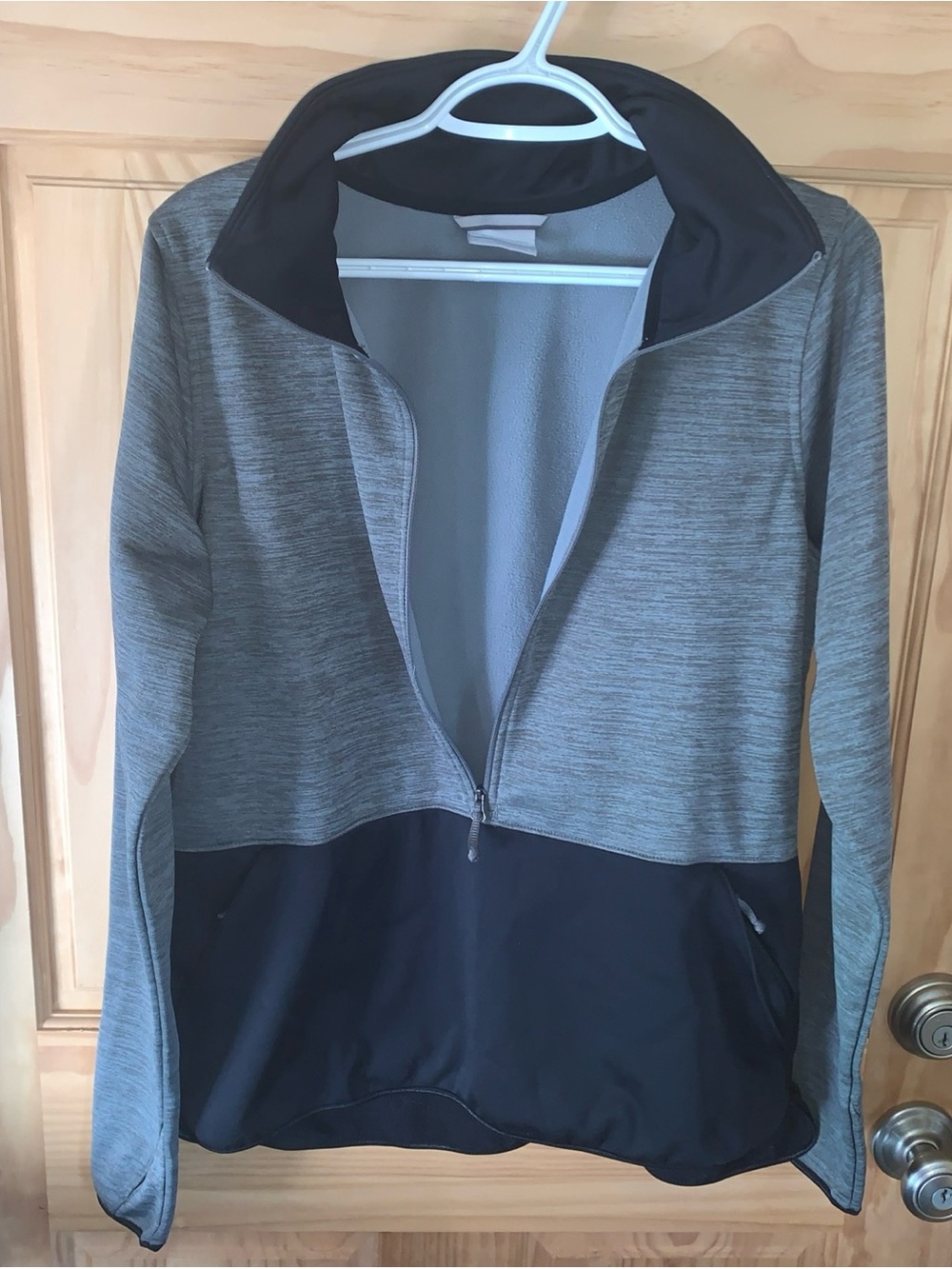 Columbia Two-Tone Gray Black Half-Zip Pullover Women’s Large Side Pockets